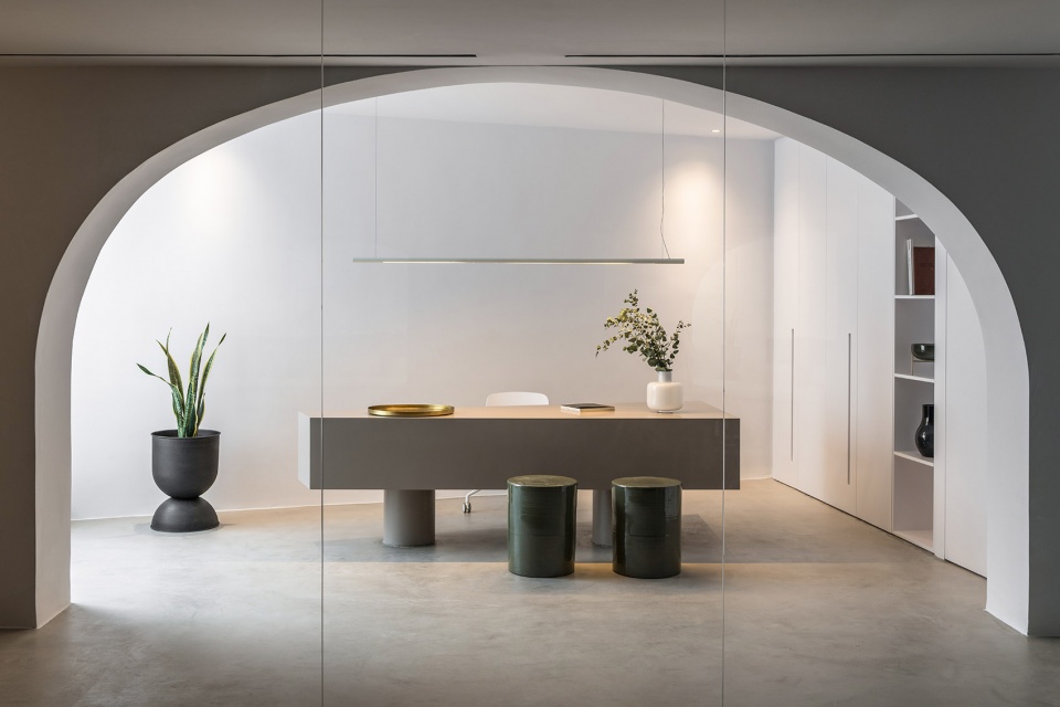 saint hotel by kapsimalis architects