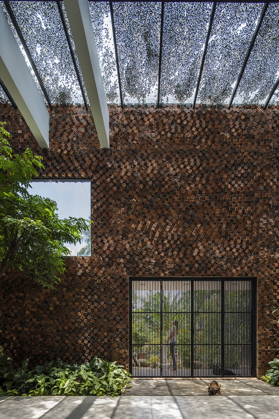 Wall house Creative Architects