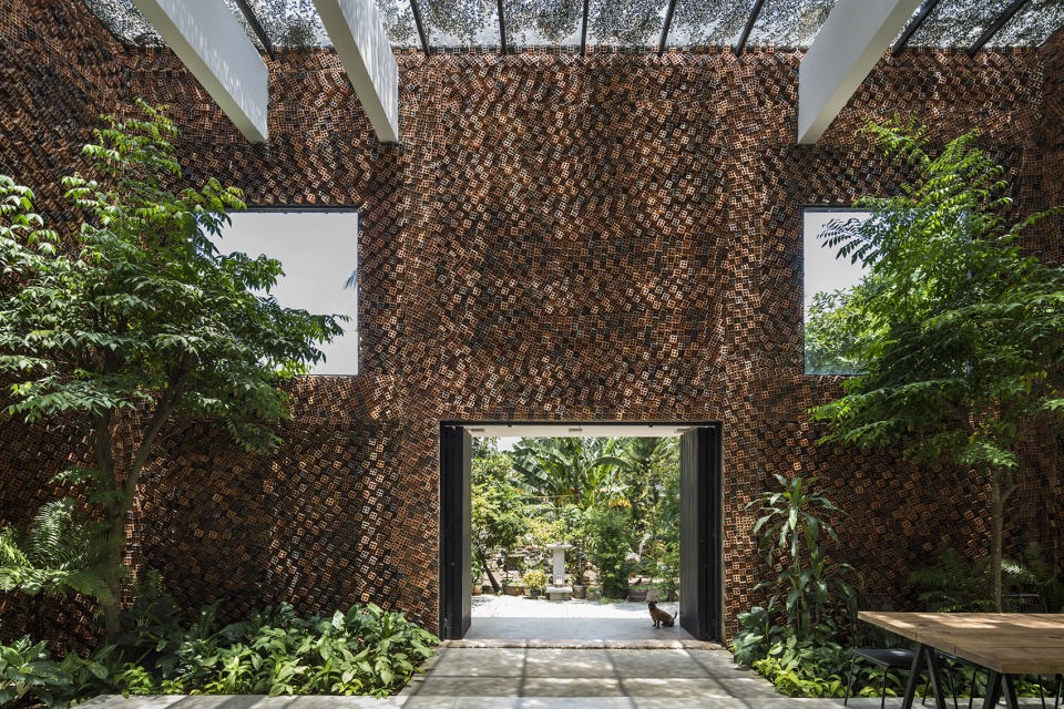 Wall house Creative Architects
