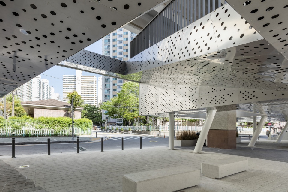 roof square by hg architecture