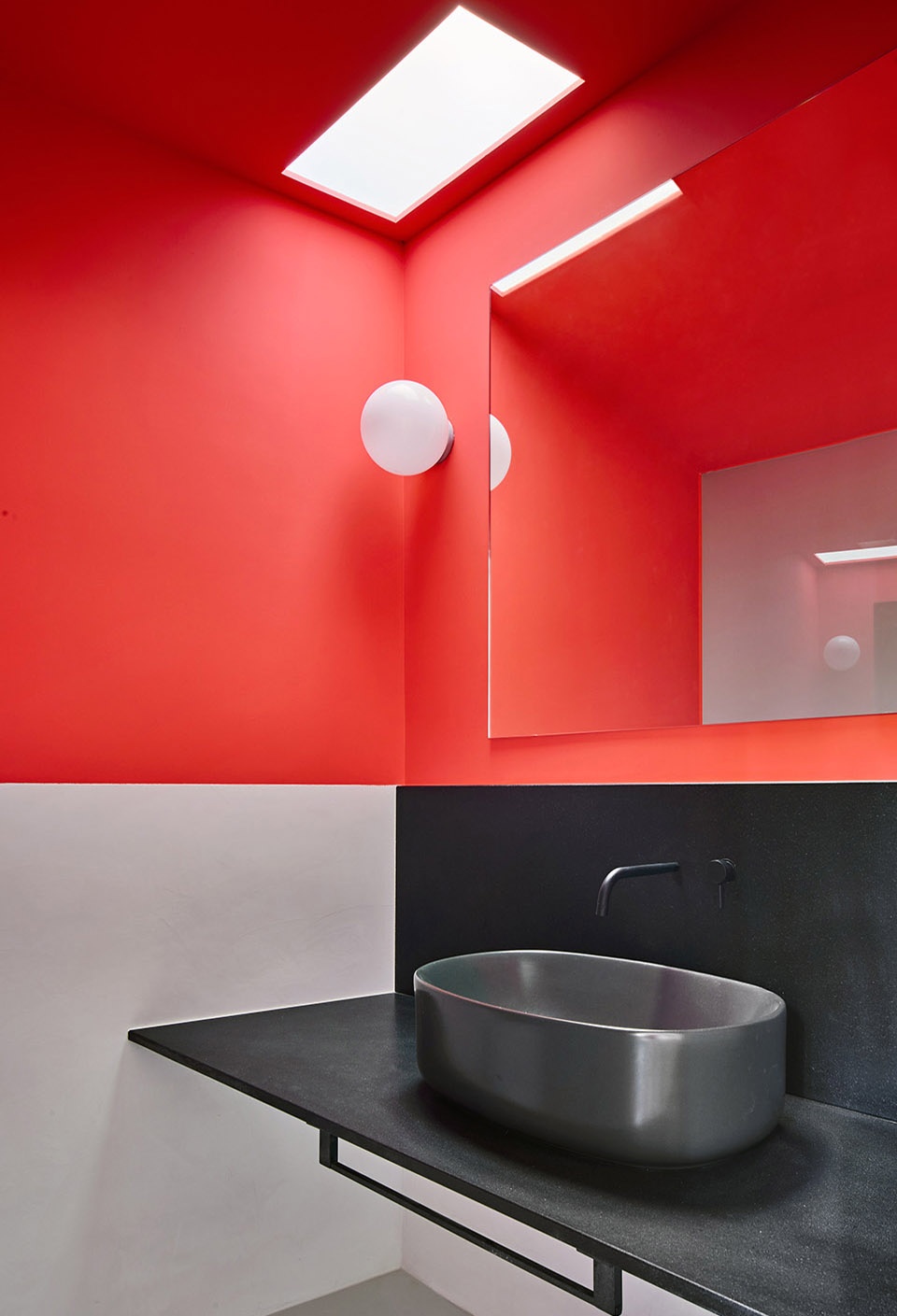 the magic box apartment by raul sanchez architects 1
