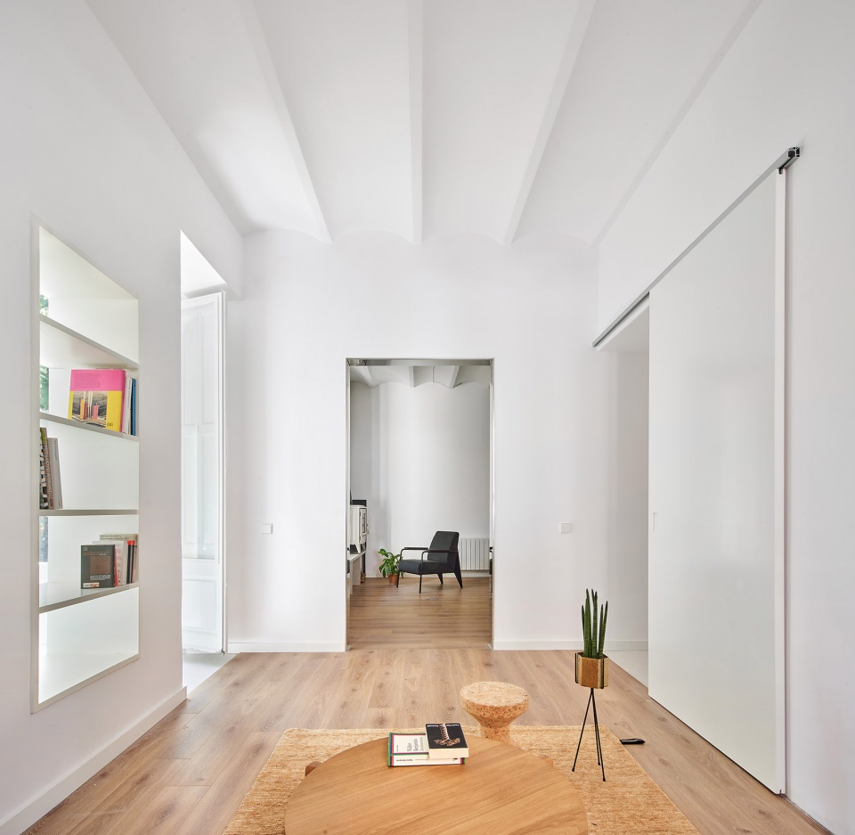 the magic box apartment by raul sanchez architects