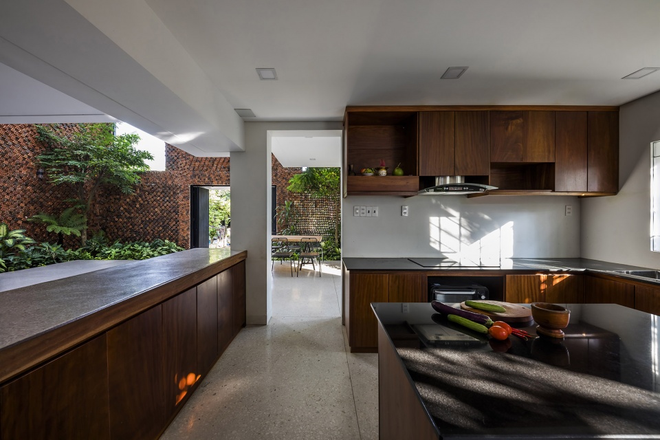 Wall house Creative Architects