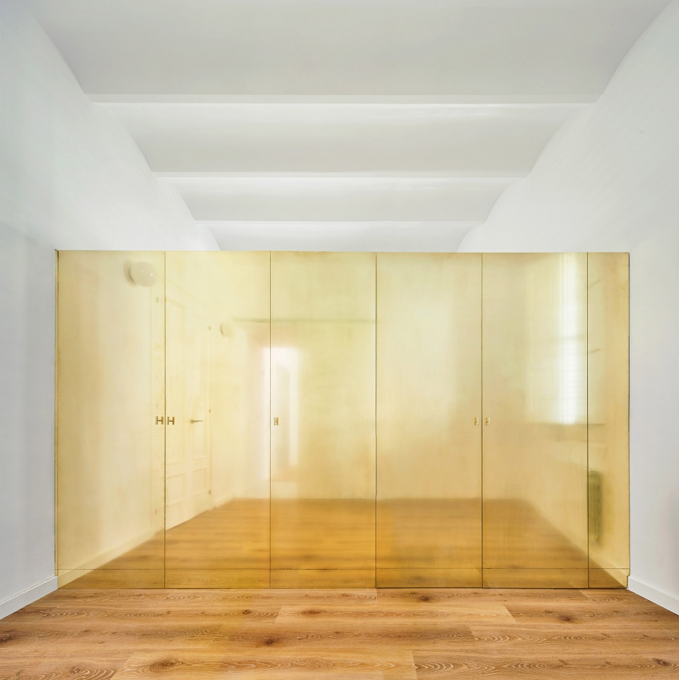 the magic box apartment by raul sanchez architects