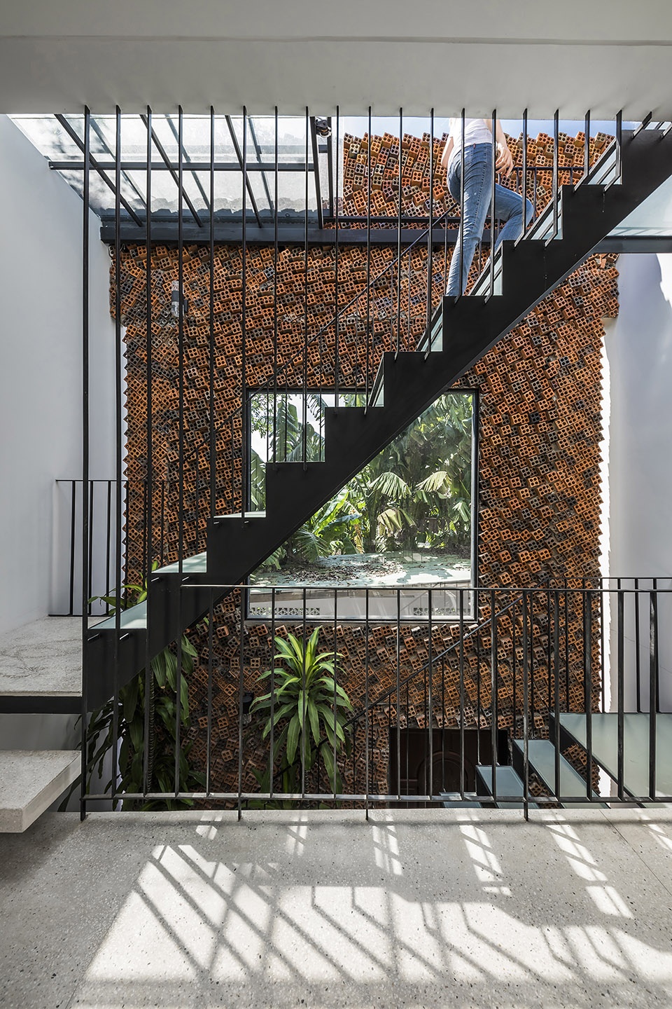 Wall house Creative Architects