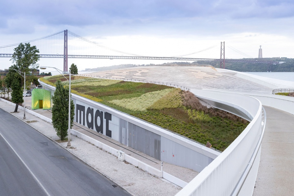 installation beeline by so il architects