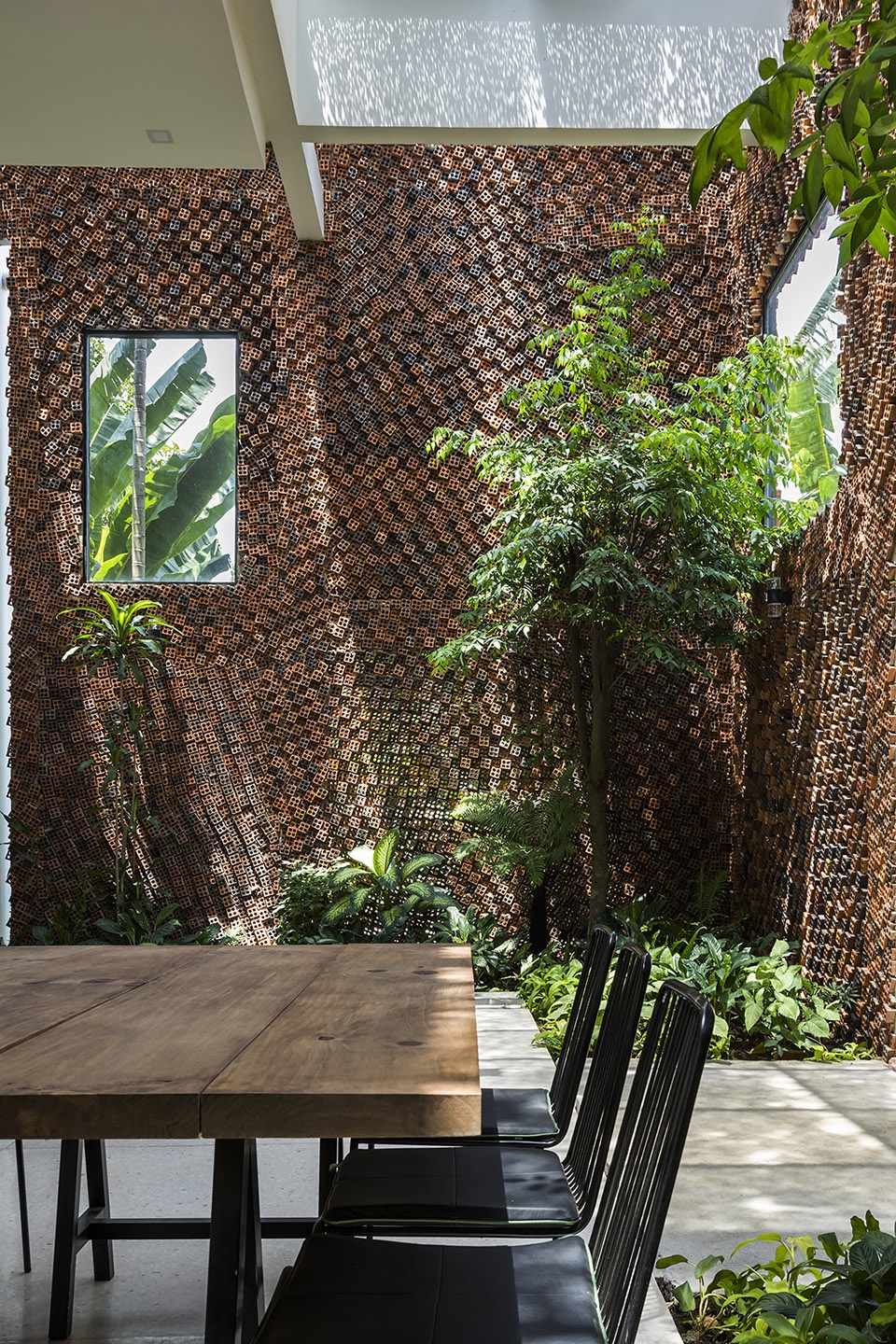 Wall house Creative Architects
