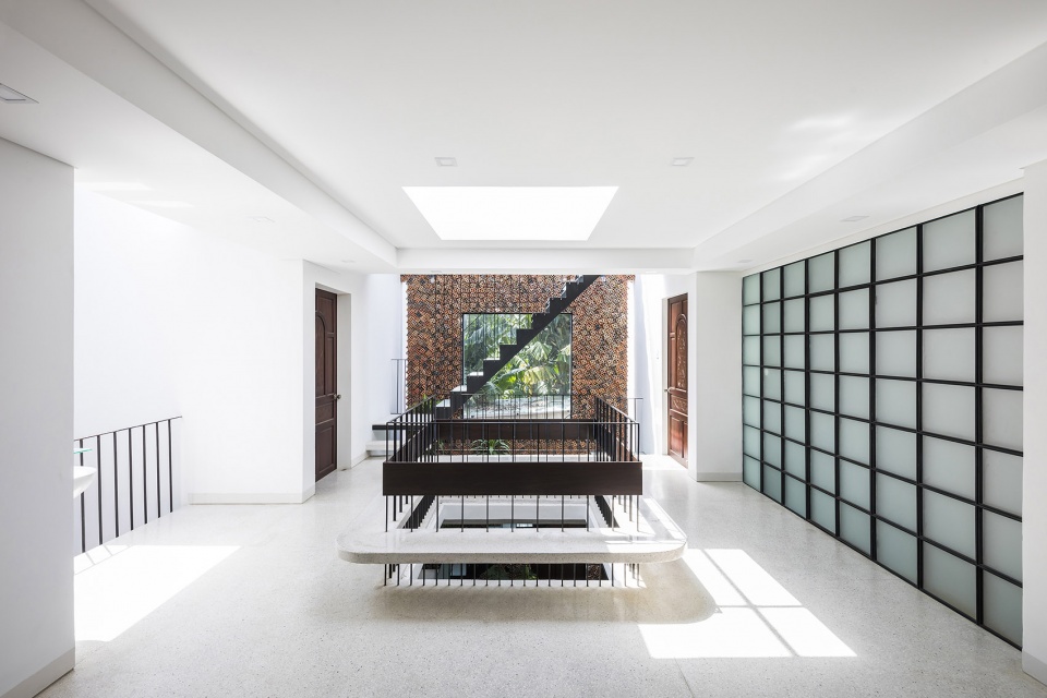 Wall house Creative Architects