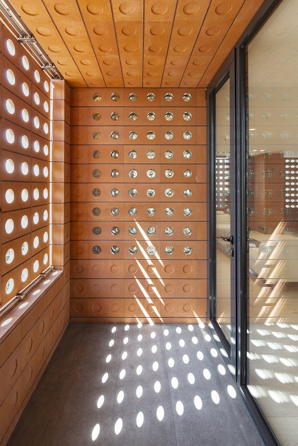 kohan ceram building by hooba design group