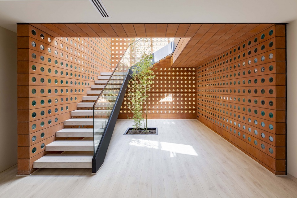 kohan ceram building by hooba design group