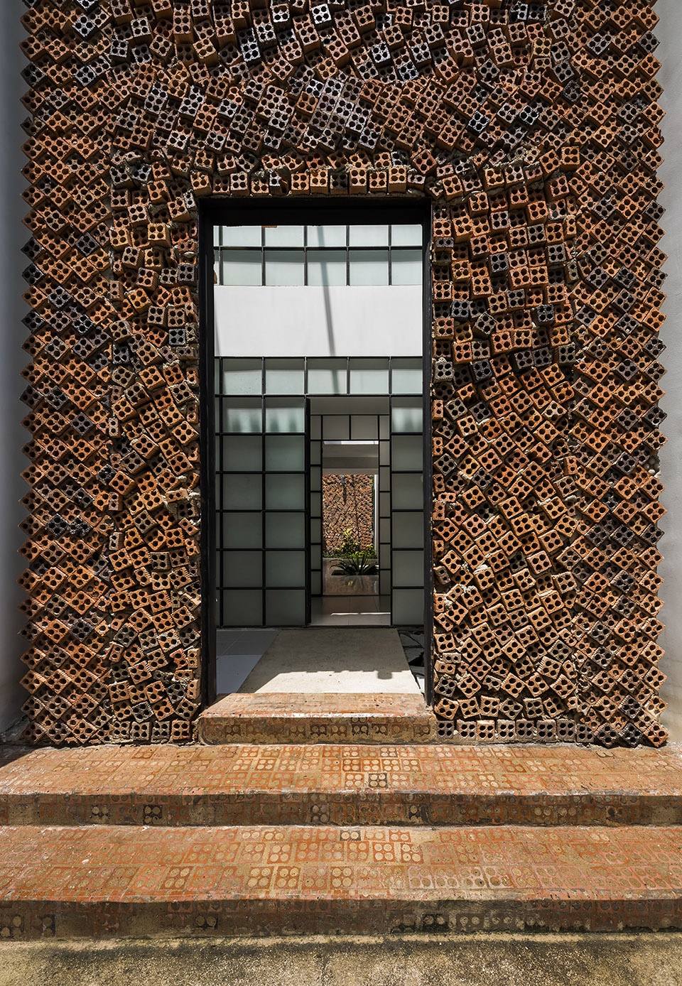 Wall house Creative Architects