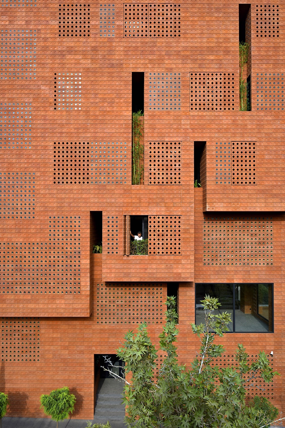 kohan ceram building by hooba design group