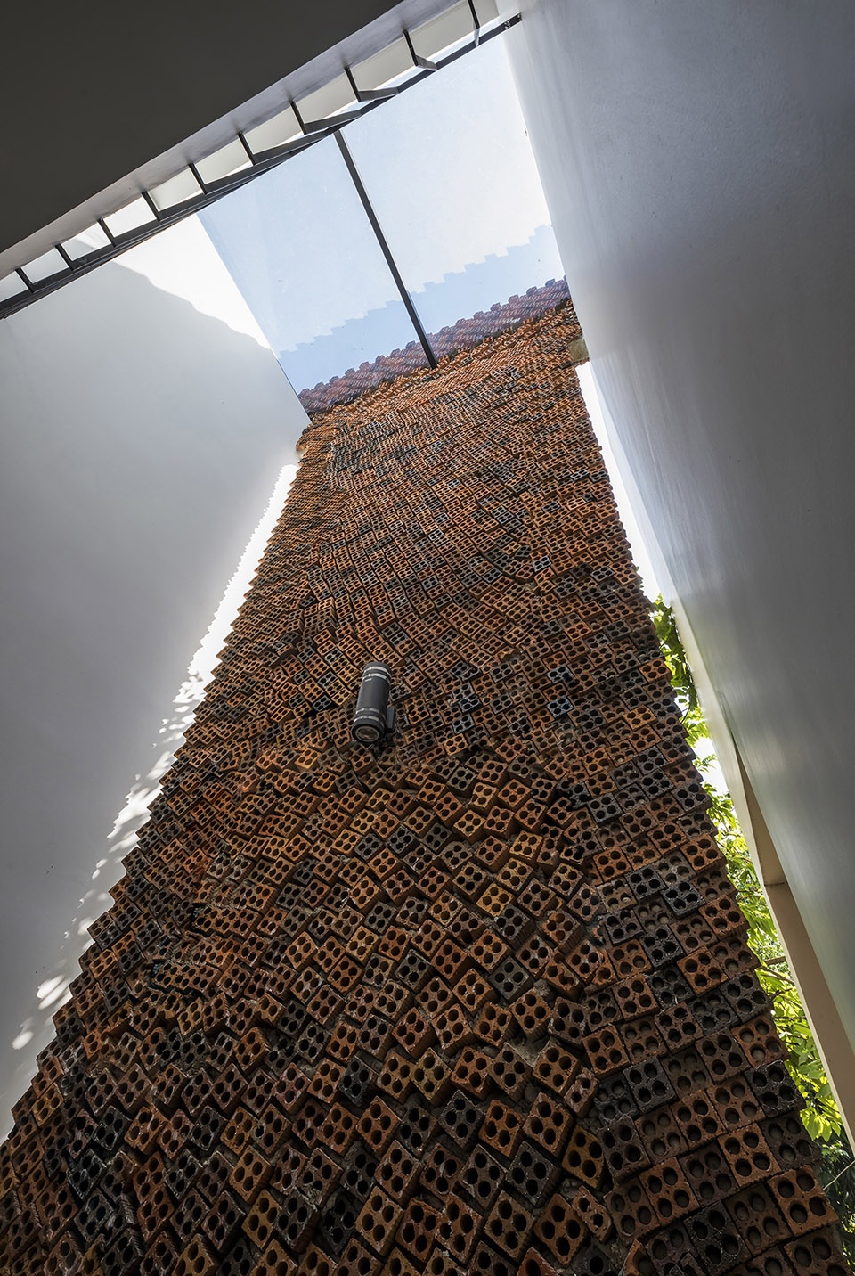 Wall house Creative Architects