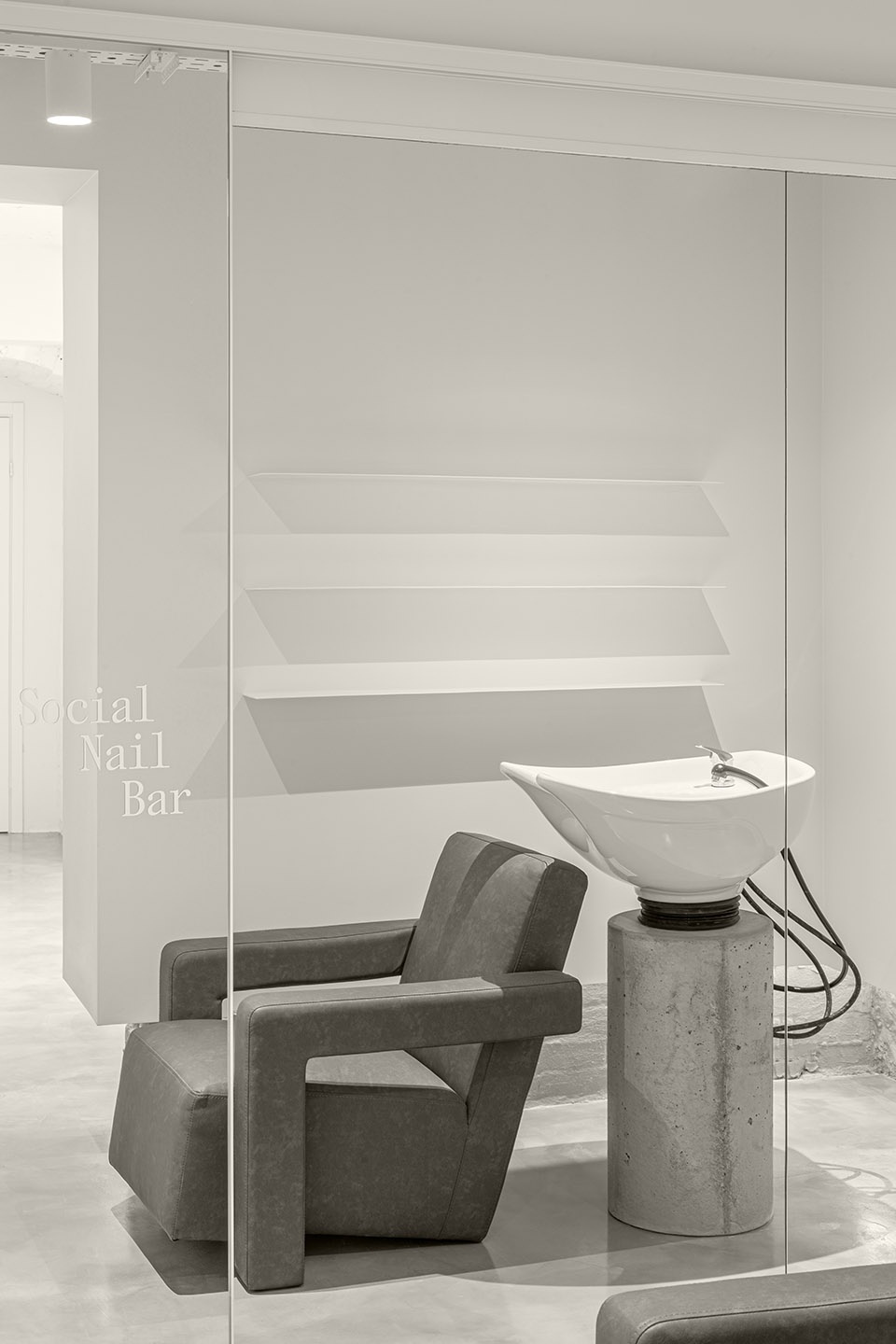 say no mo beauty salon by balbek bureau