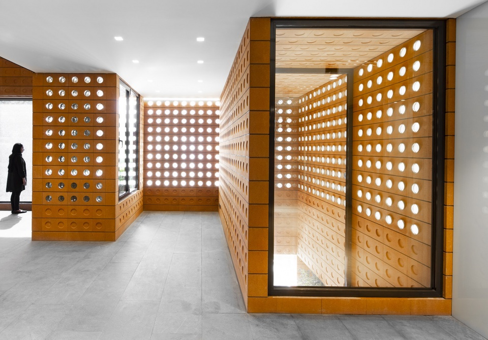 kohan ceram building by hooba design group