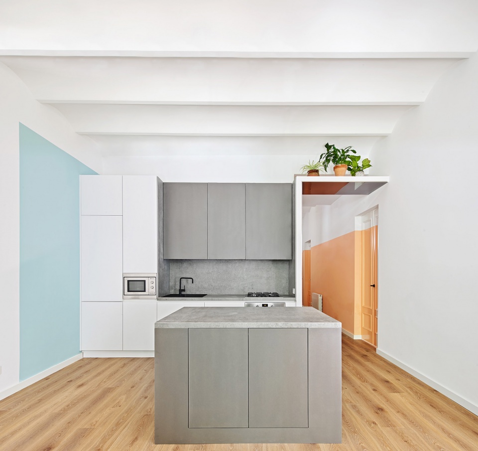 the magic box apartment by raul sanchez architects