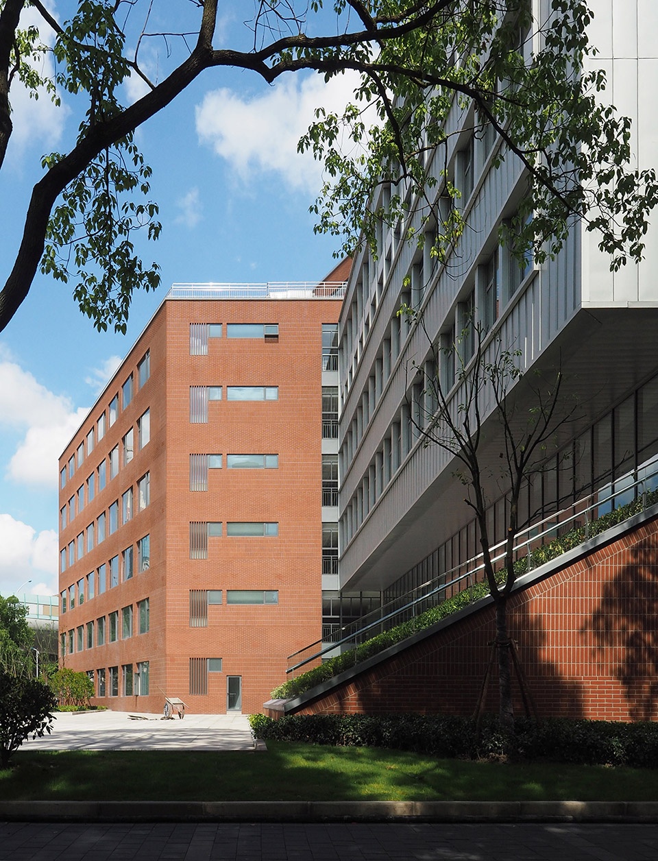 international cooperative education building of university of shanghai for science and technology china by le architects