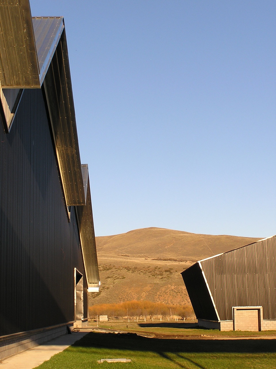 petroplastic industrial plant by alric galindez arquitectos