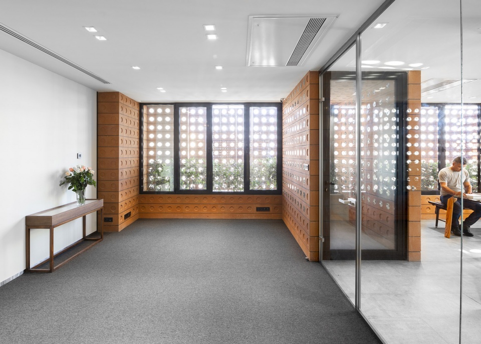 kohan ceram building by hooba design group