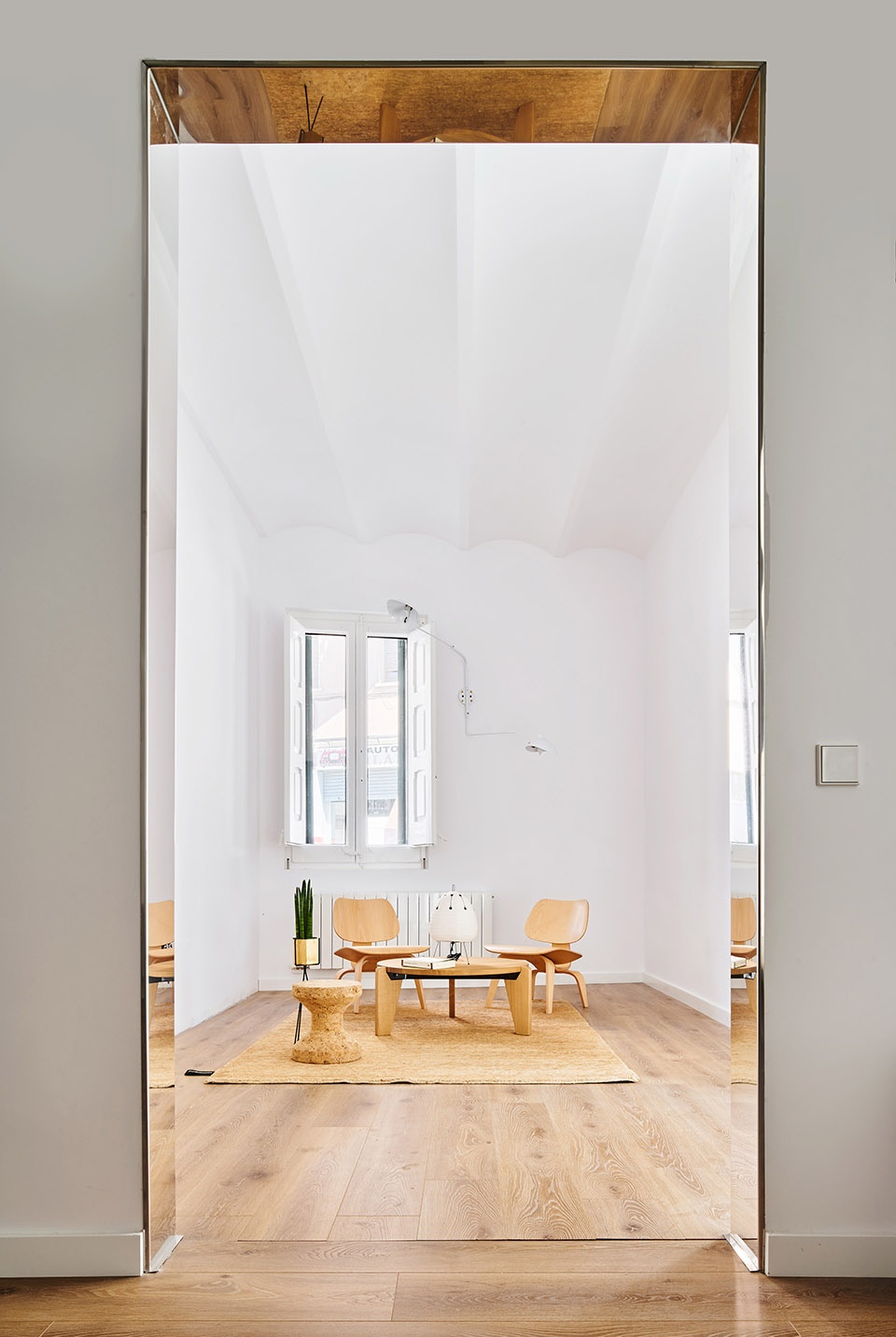 the magic box apartment by raul sanchez architects