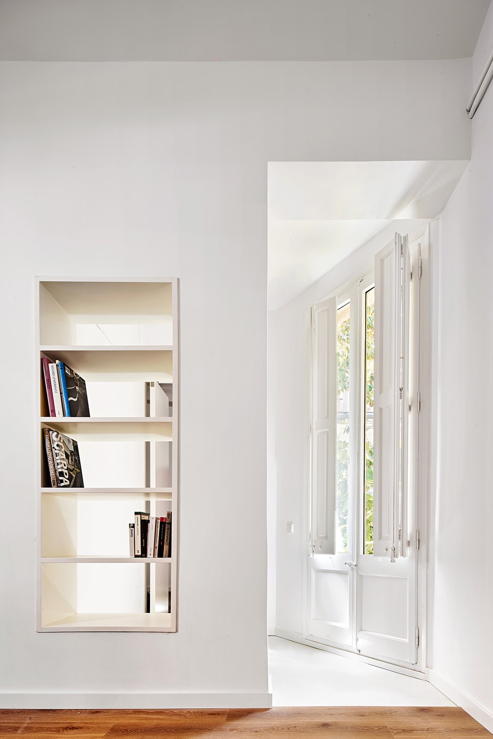 the magic box apartment by raul sanchez architects