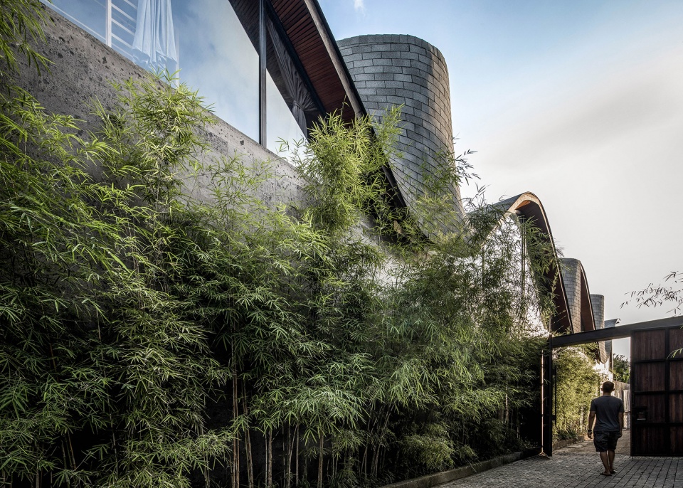 alpha house alexis dornier