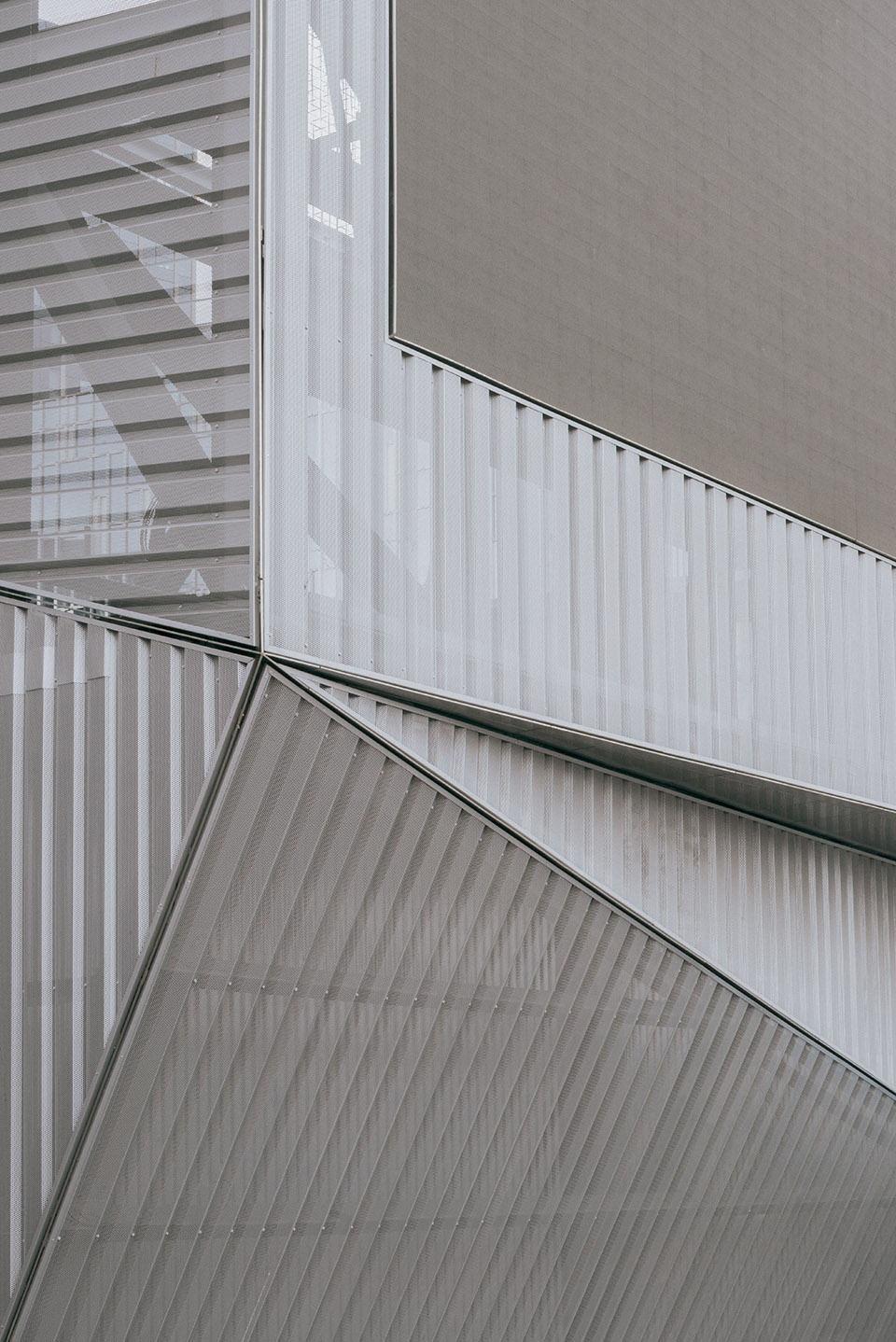 north greenwich sculptural screen by neiheiser argyros