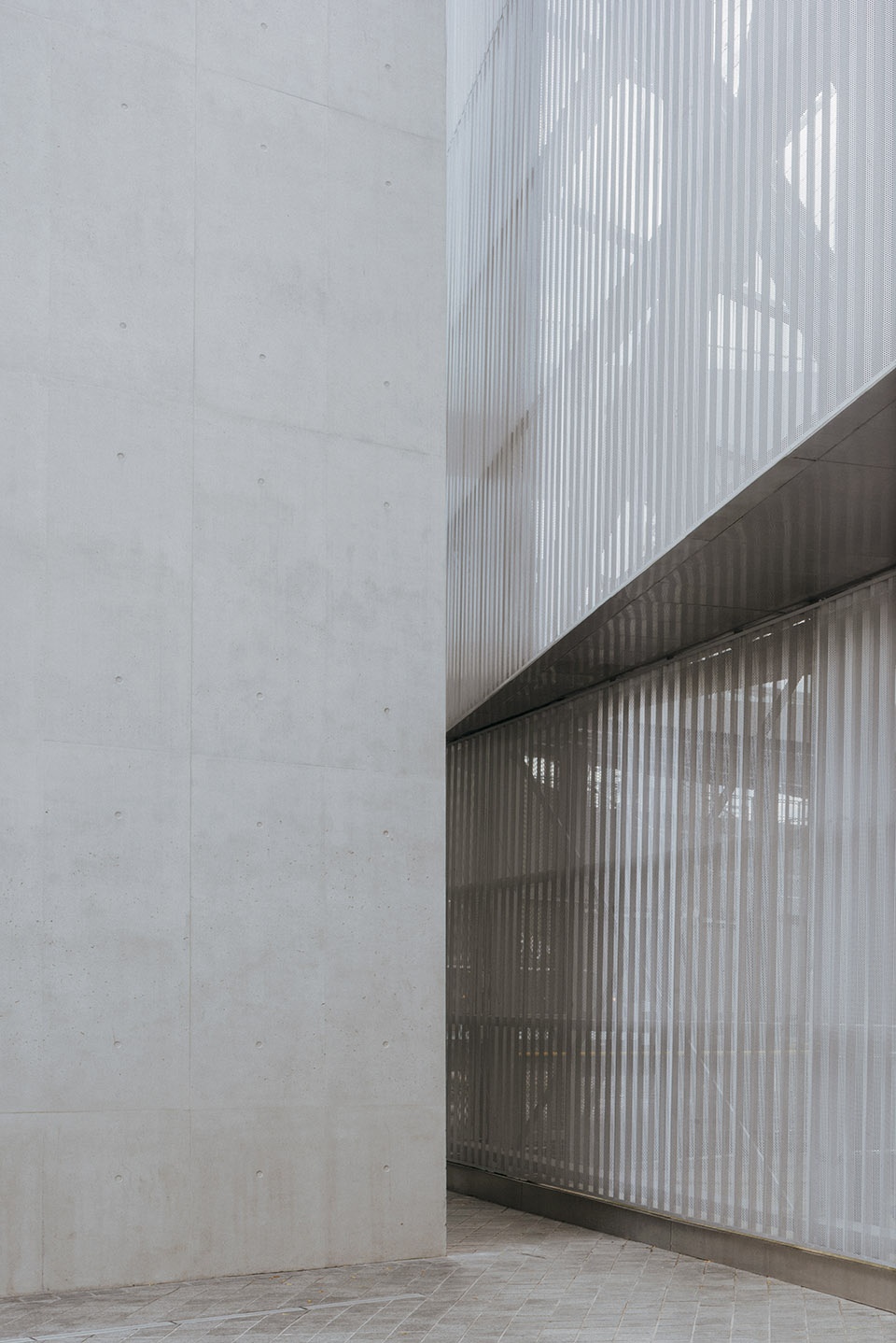 north greenwich sculptural screen by neiheiser argyros