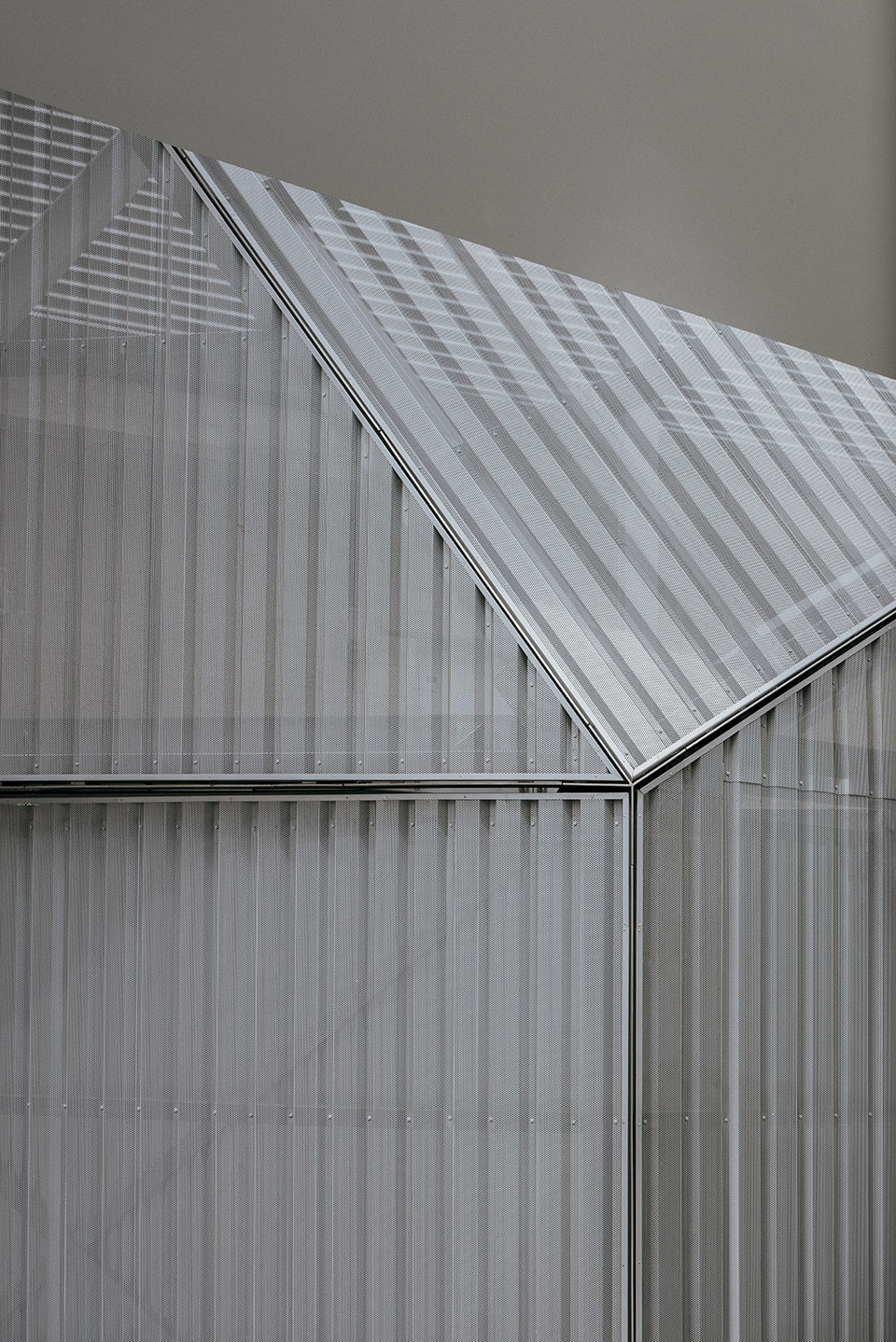 north greenwich sculptural screen by neiheiser argyros