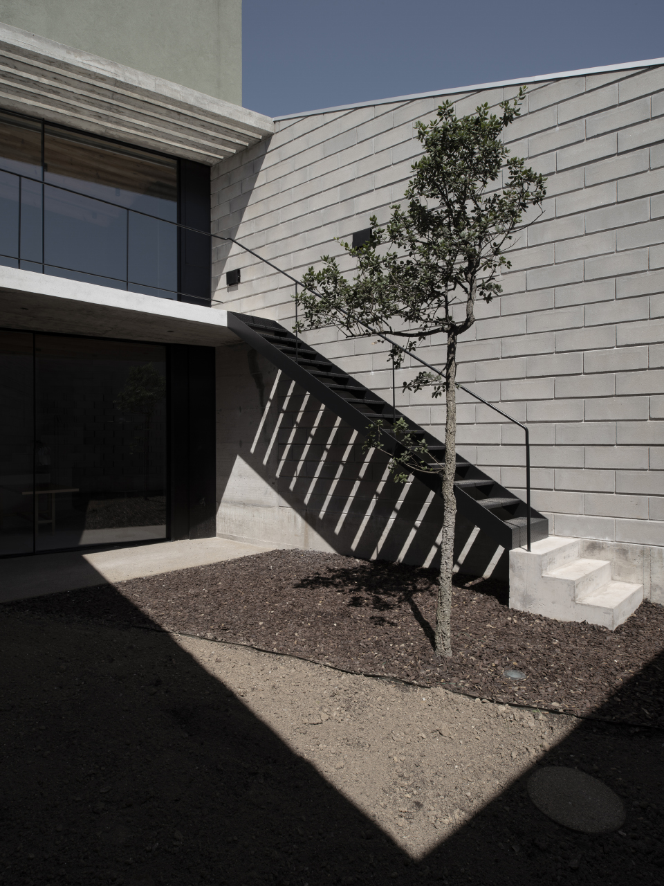 the broken house by nps arquitectos