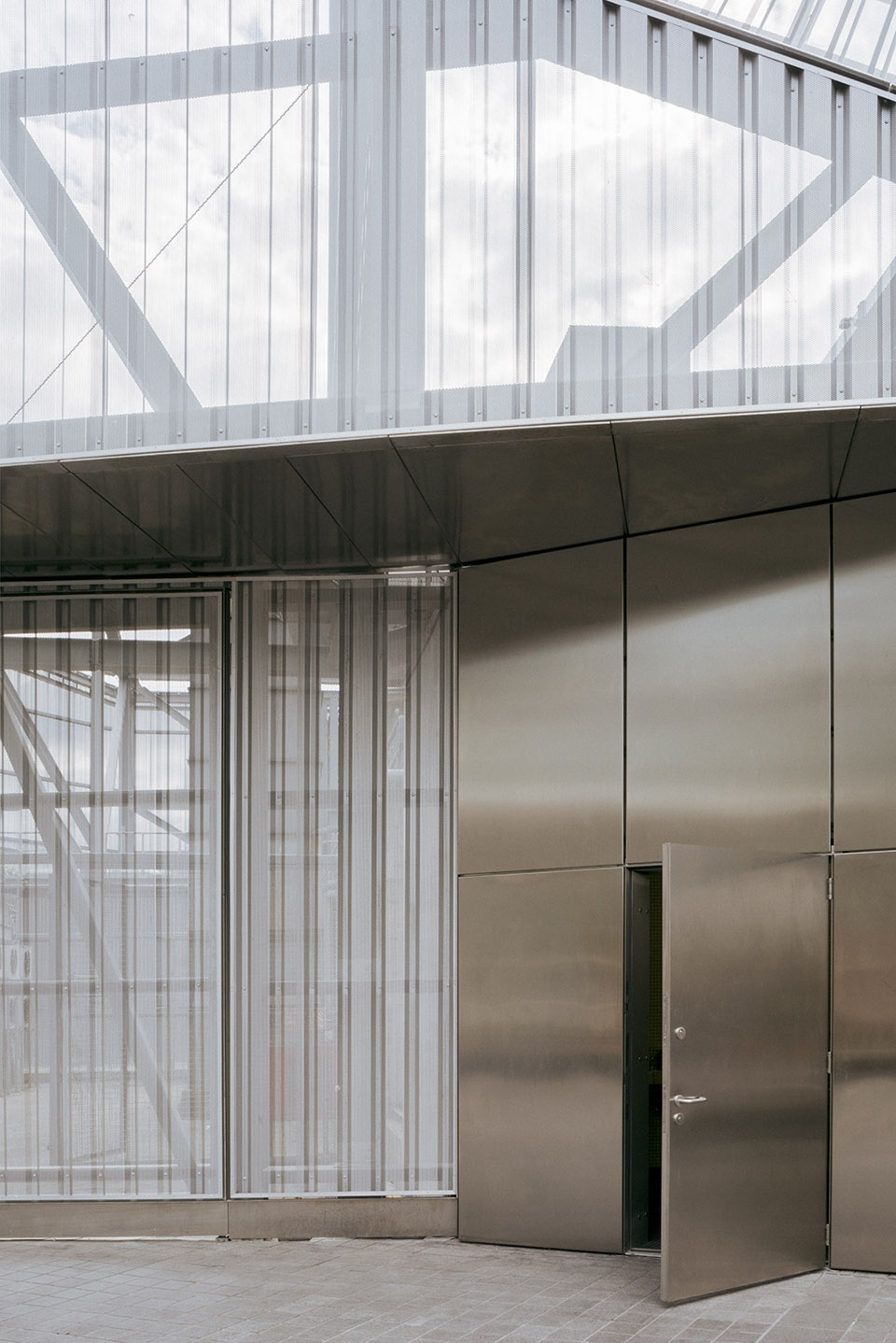 north greenwich sculptural screen by neiheiser argyros