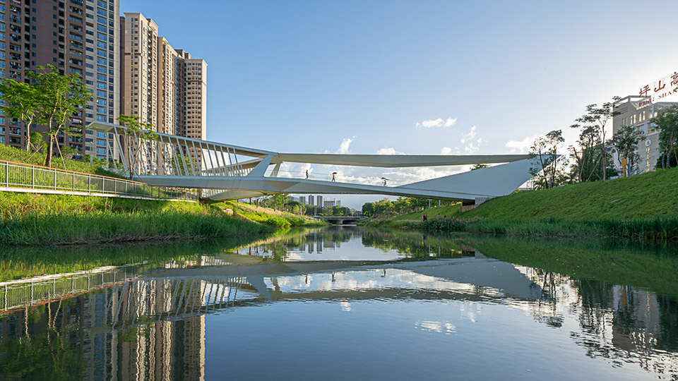 pedestrian bridge of pingshan high school china by node architecture urbanism