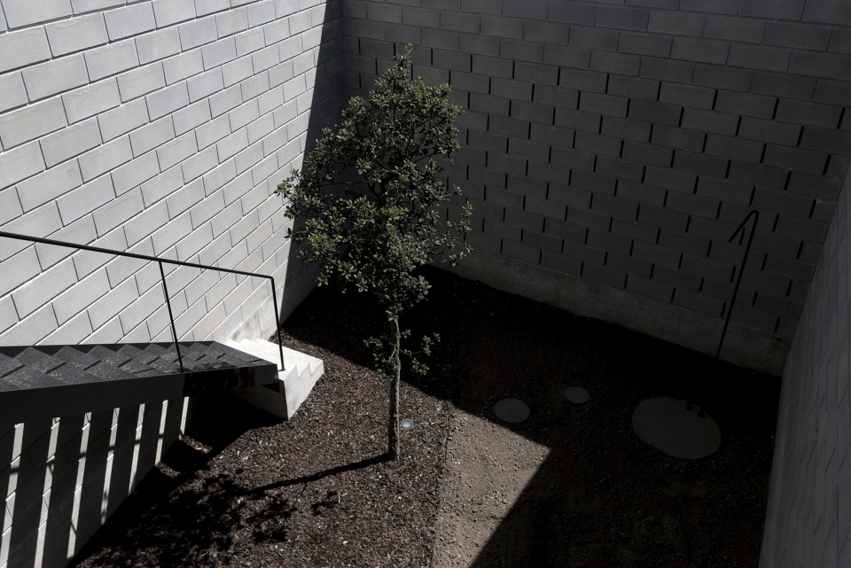 the broken house by nps arquitectos