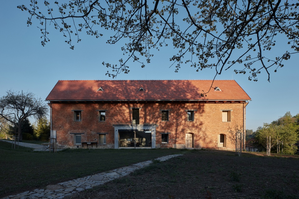 house inside a ruin by ora