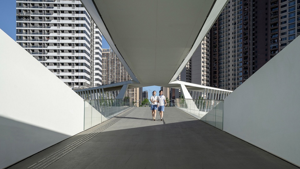pedestrian bridge of pingshan high school china by node architecture urbanism