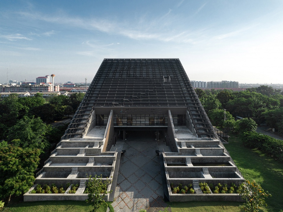 the golden jubilee museum of agriculture office by plan architect