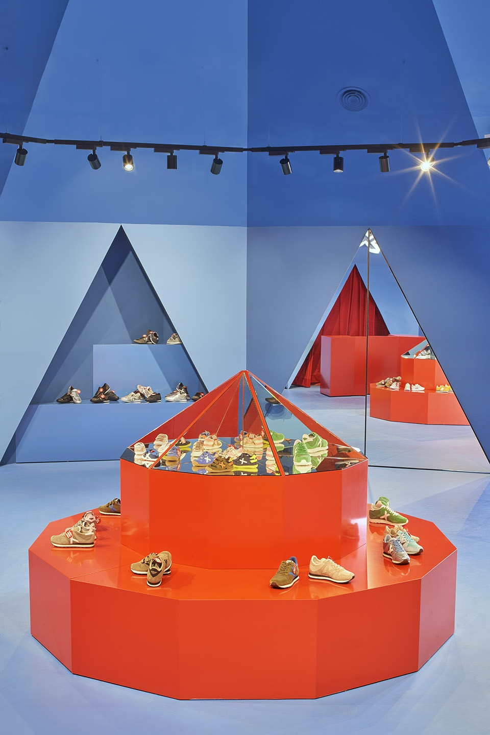 tent store14 madrid by studio animal