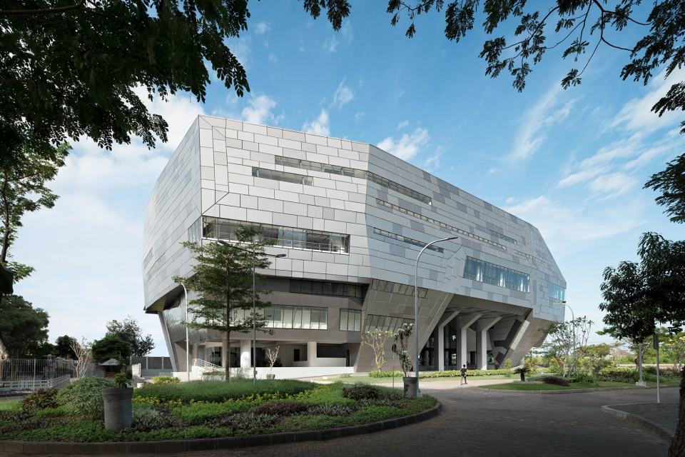 wm plenary hall indonesia by bgnr architects