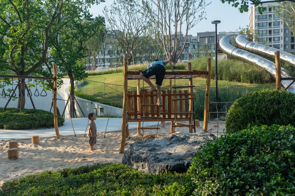 mountain and river road AN landscape design