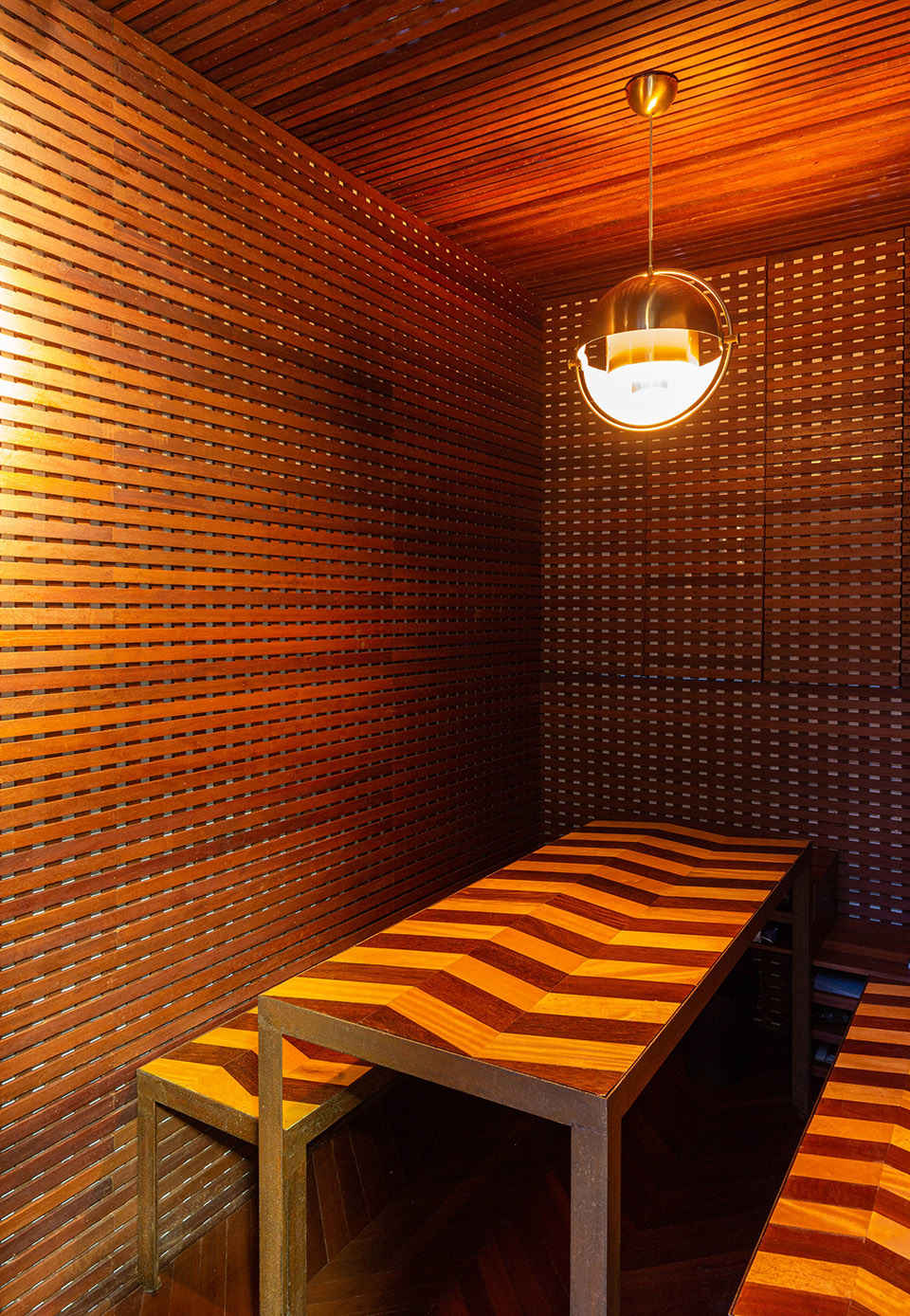 wood muxarabi office para brasil by livre arquitetura