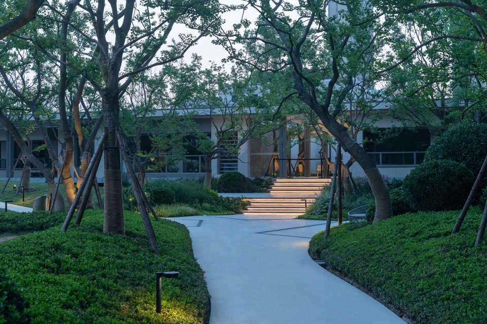 mountain and river road AN landscape design