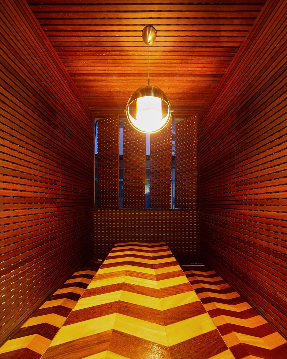 wood muxarabi office para brasil by livre arquitetura