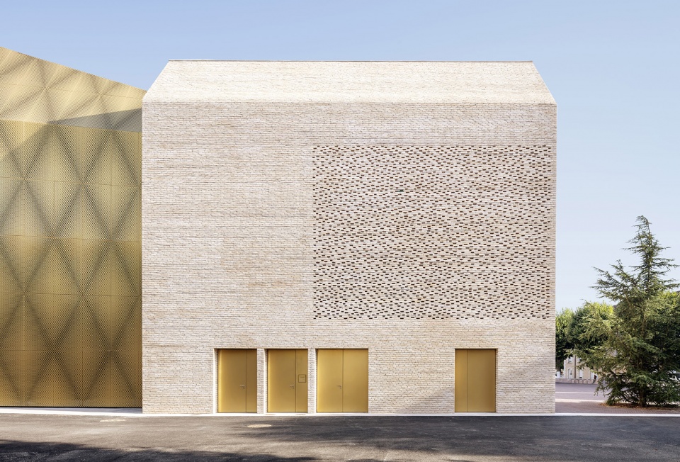 Grand Palais Cinema by antonio virga architecte