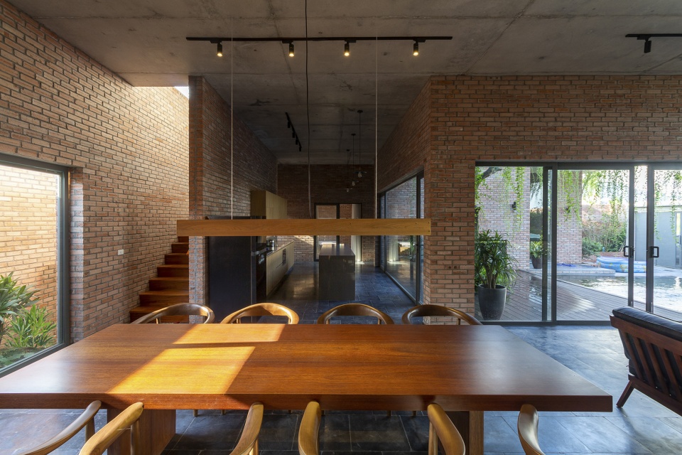 greenery curtain house by hgaa