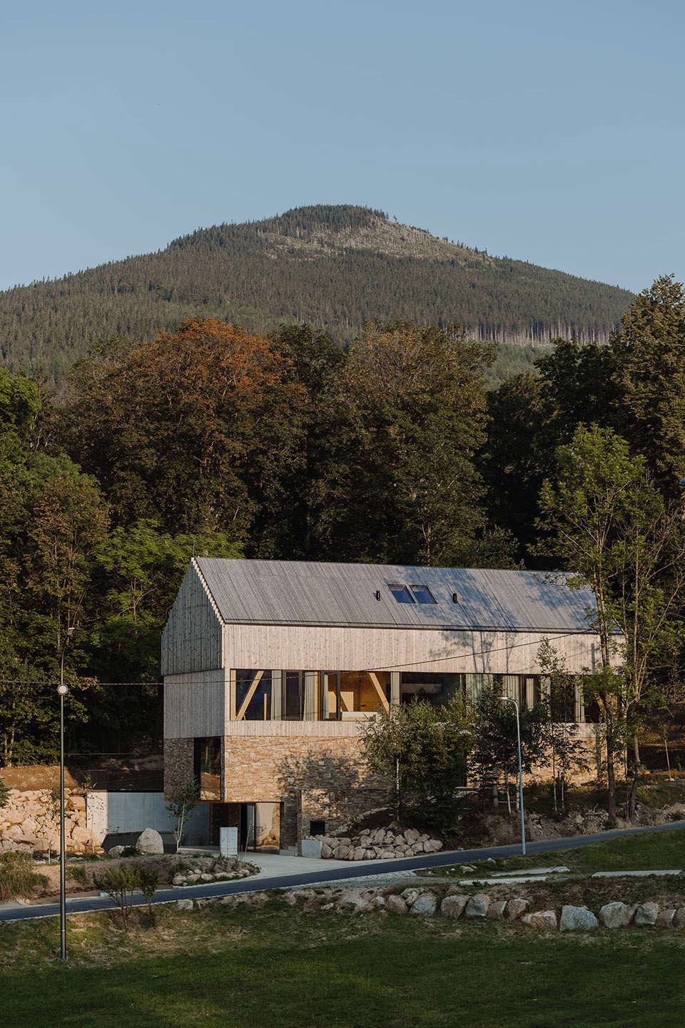 Apartments in Wolf Clearing studio de materia