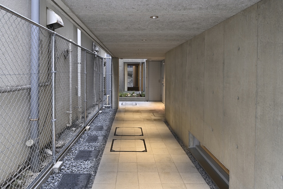 fudomae apartment by akira koyama and key operation inc architects