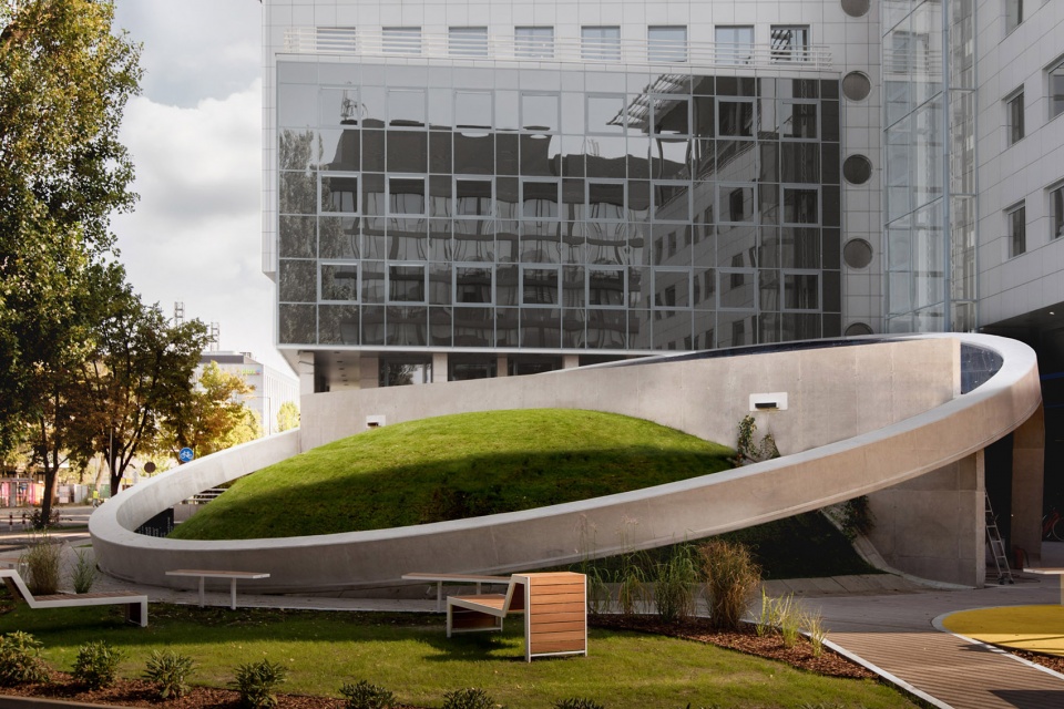 brain embassy amphitheatre by modelina
