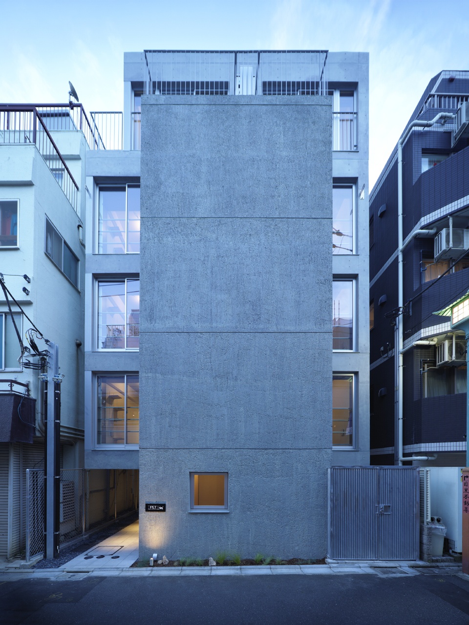 fudomae apartment by akira koyama and key operation inc architects