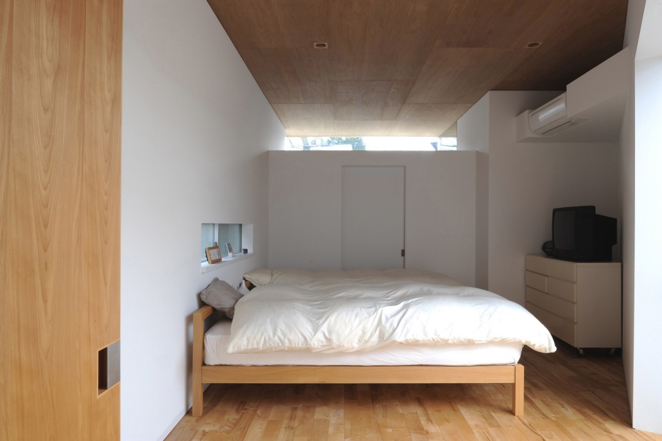 f white chiba prefecture by takuro yamamoto architects
