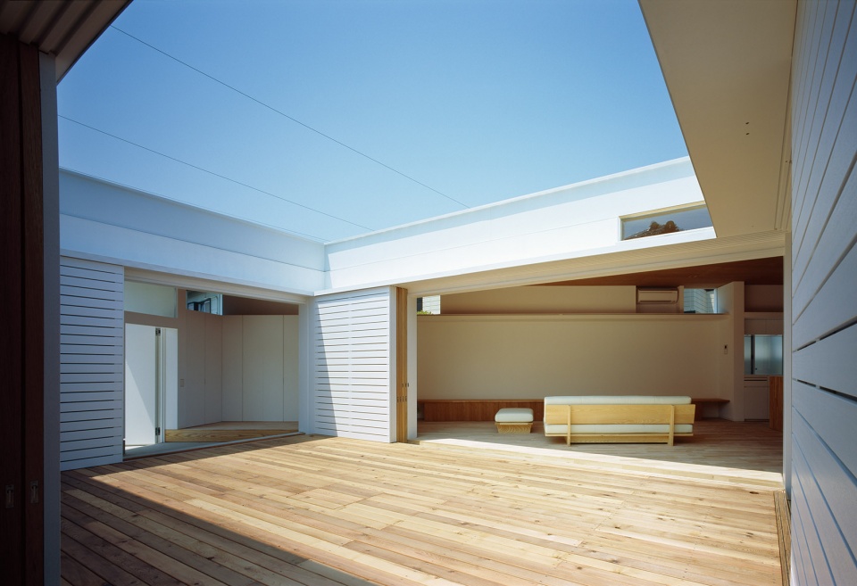 f white chiba prefecture by takuro yamamoto architects